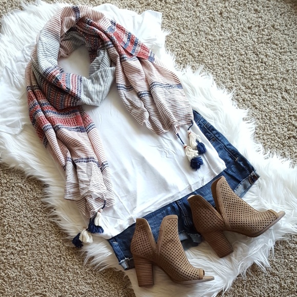 Stella & Dot Accessories - Stella & Dot Destination Scarf